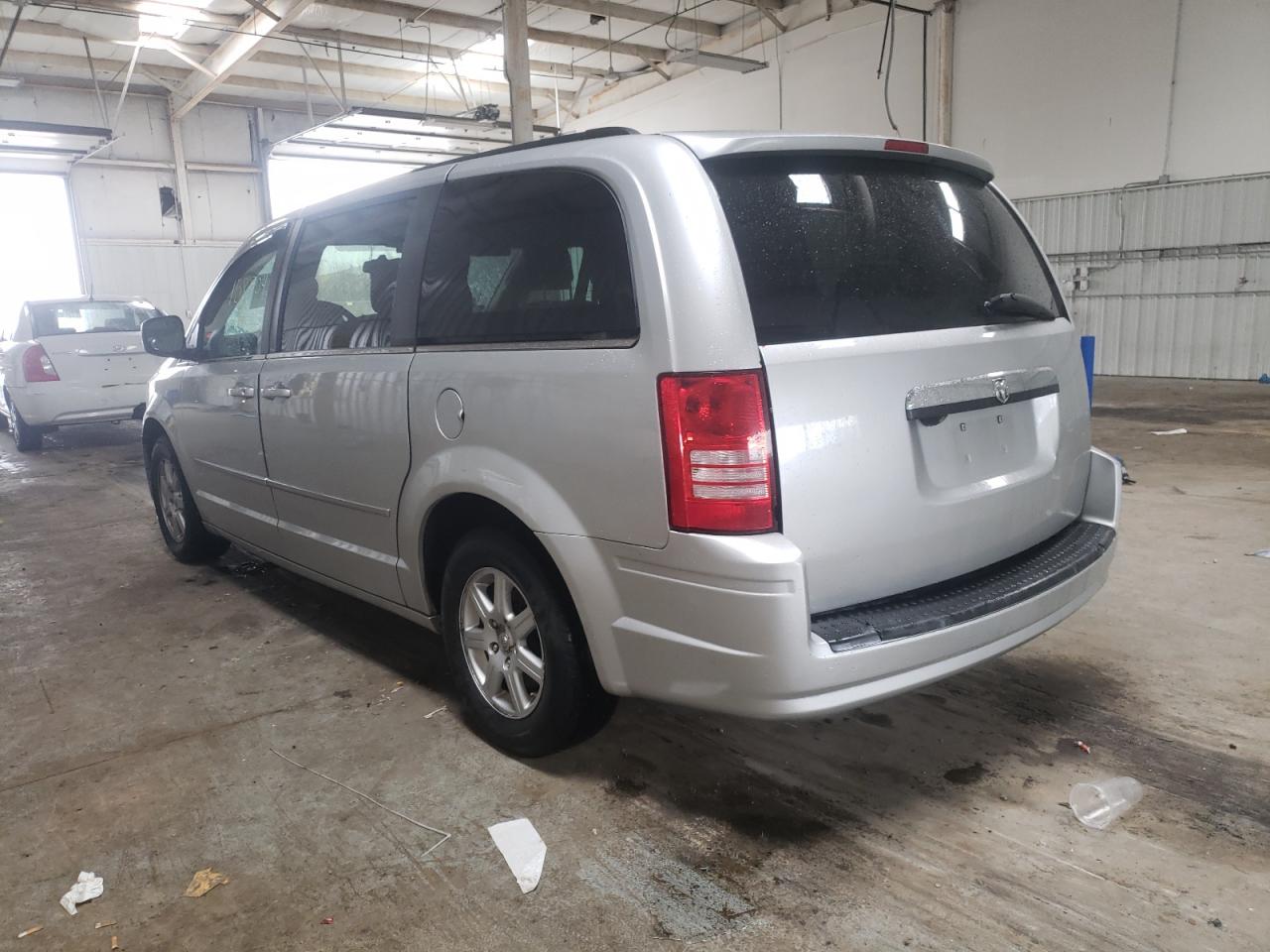 Photo 3 from auction – 2010 CHRYSLER TOWN & COU with VIN 2A4RR5D18AR308693