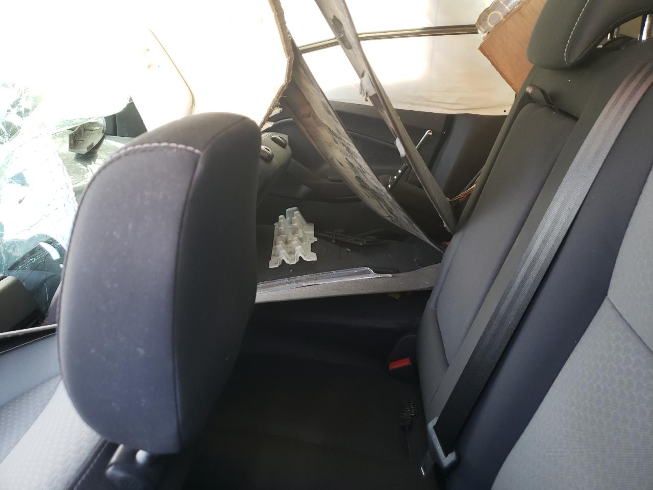 Photo 6 from auction – 2019 FORD ESCAPE SE with VIN 1FMCU9GD8KUB49536