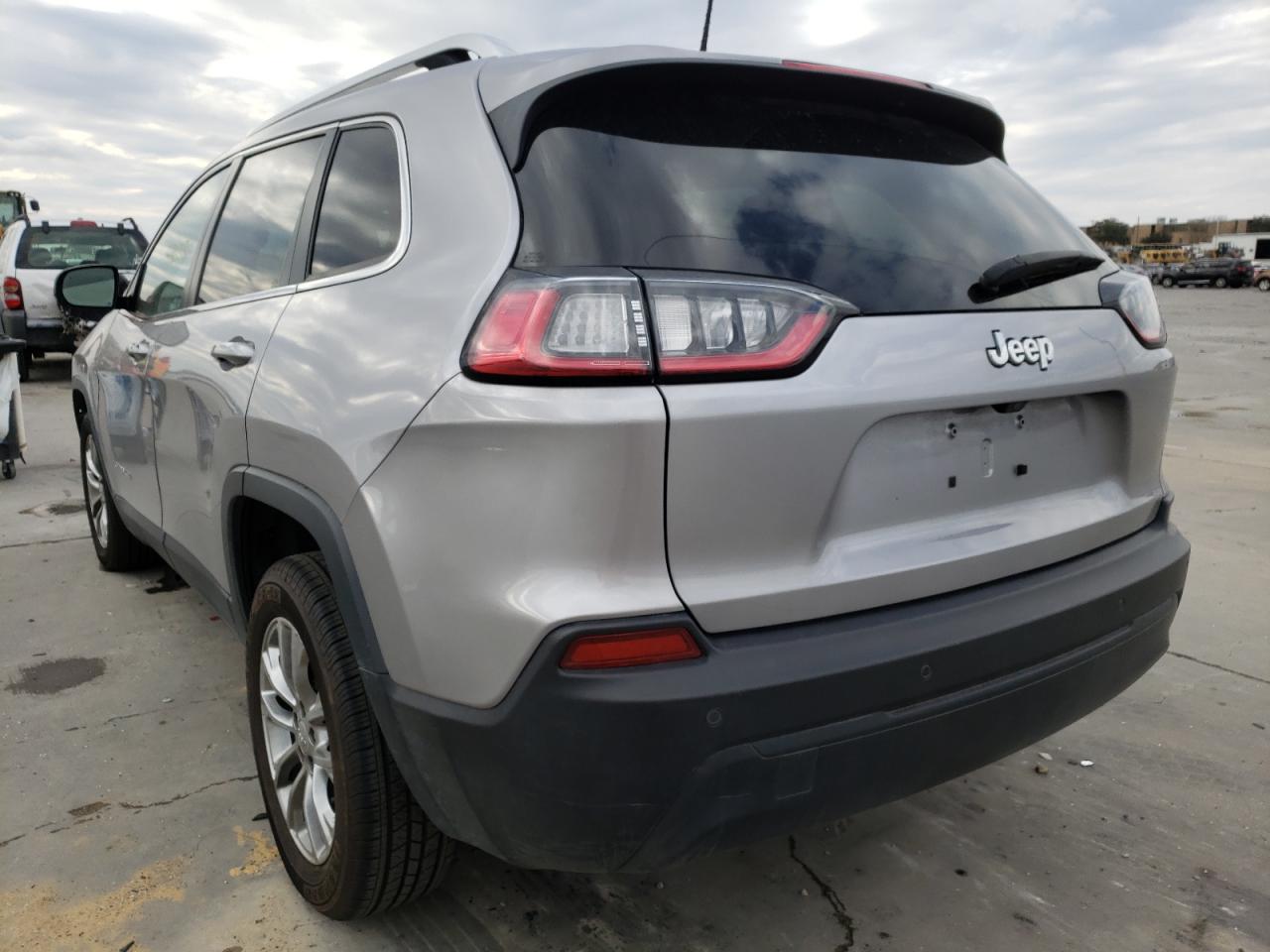 Photo 3 from auction – 2019 JEEP CHEROKEE L with VIN 1C4PJLLB2KD403421