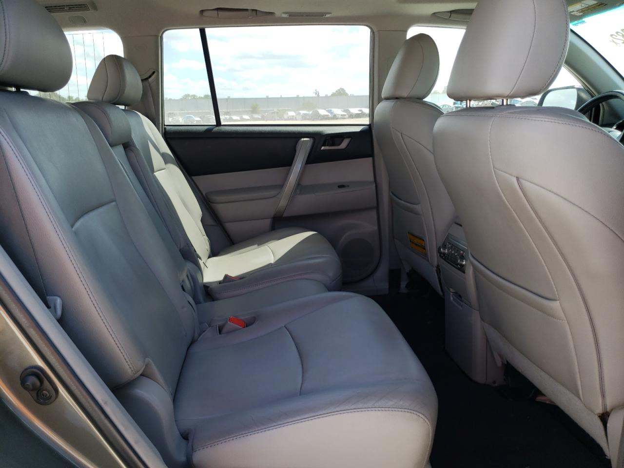 Photo 6 from auction – 2012 TOYOTA HIGHLANDER with VIN 5TDZK3EH4CS058762