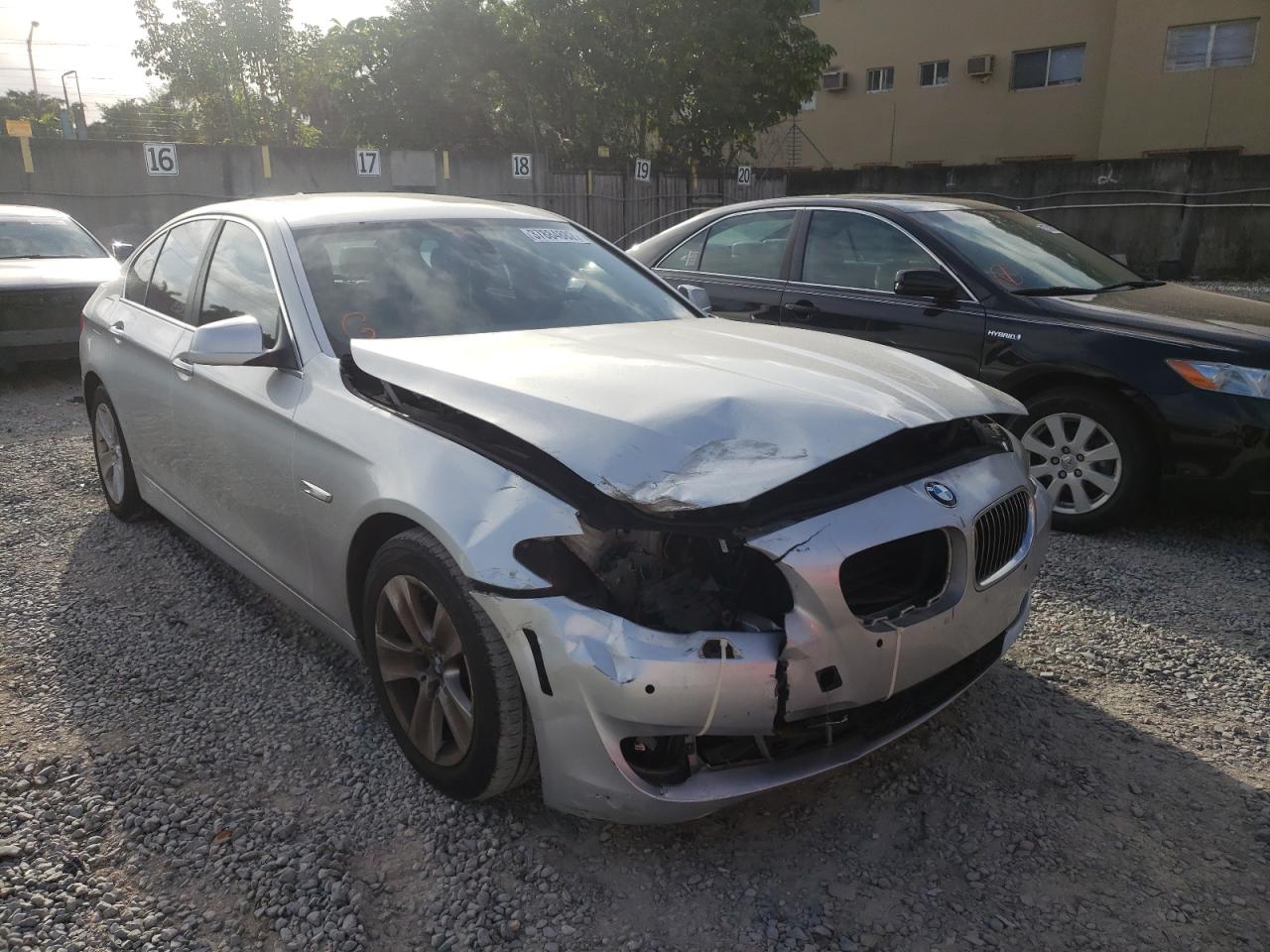 BMW 528 I 2011 with VIN WBAFR1C55BC749033 - Photo from auction
