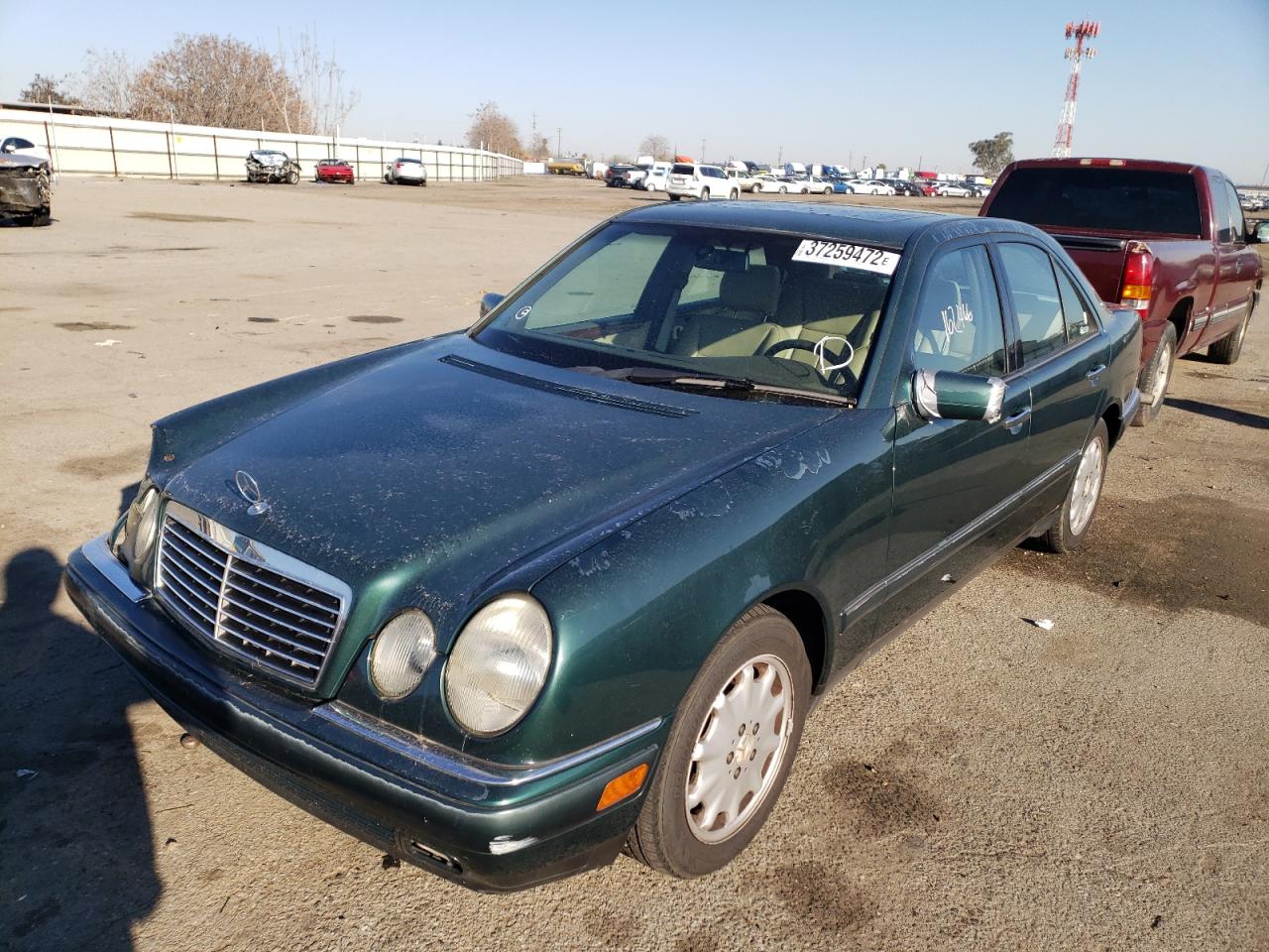Photo 2 from auction – 1997 MERCEDES-BENZ E 320 with VIN WDBJF55F5VA370356