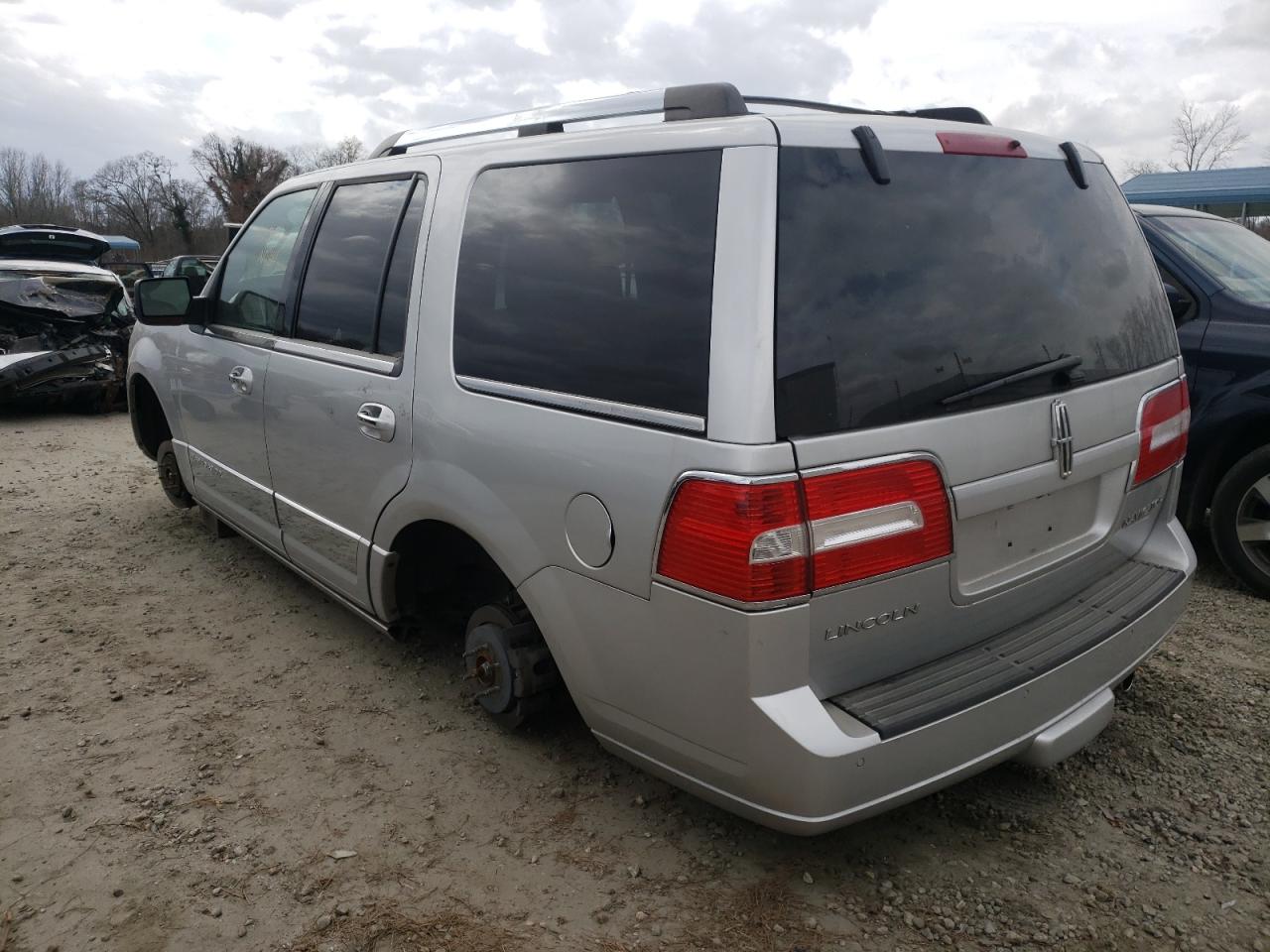 Photo 3 from auction – 2010 LINCOLN NAVIGATOR with VIN 5LMJJ2J57AEJ09298
