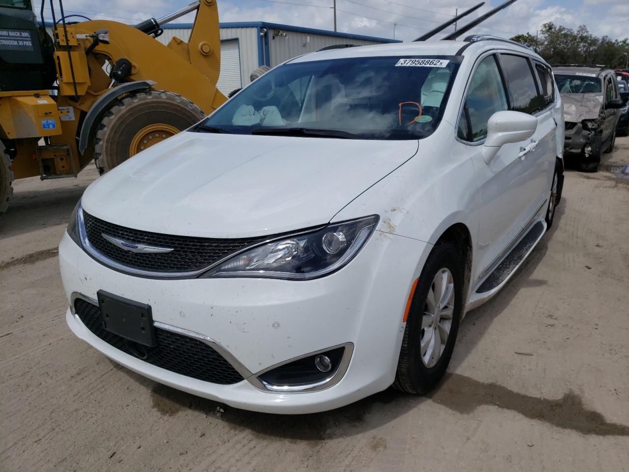 Photo 2 from auction – 2019 CHRYSLER PACIFICA T with VIN 2C4RC1BG0KR705856