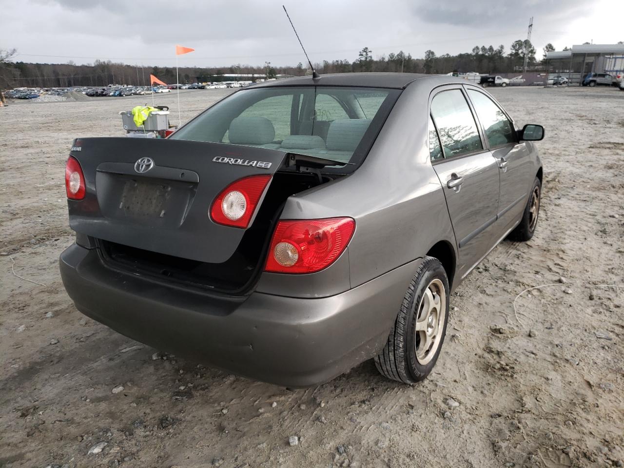 Photo 4 from auction – 2005 TOYOTA COROLLA CE with VIN 2T1BR32E15C443702