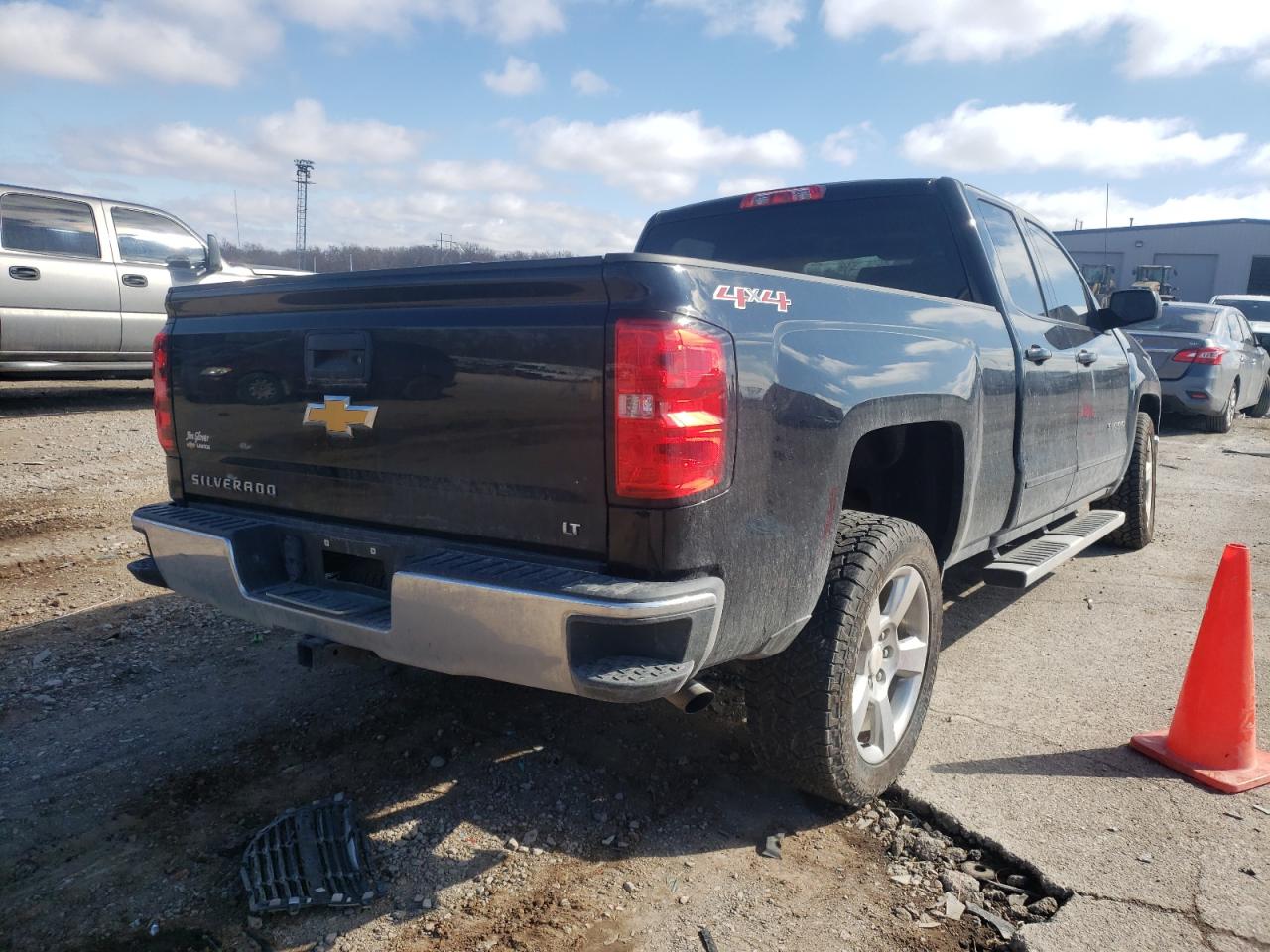 Photo 4 from auction – 2015 CHEVROLET SILVERADO with VIN 1GCVKREC7FZ152837