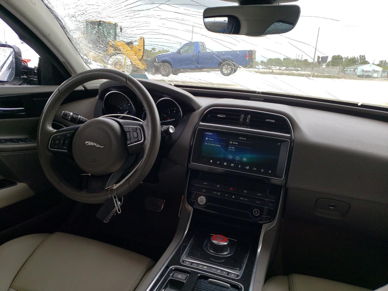 Photo 9 from auction – 2019 JAGUAR XE with VIN SAJAR4FX0KCP48269