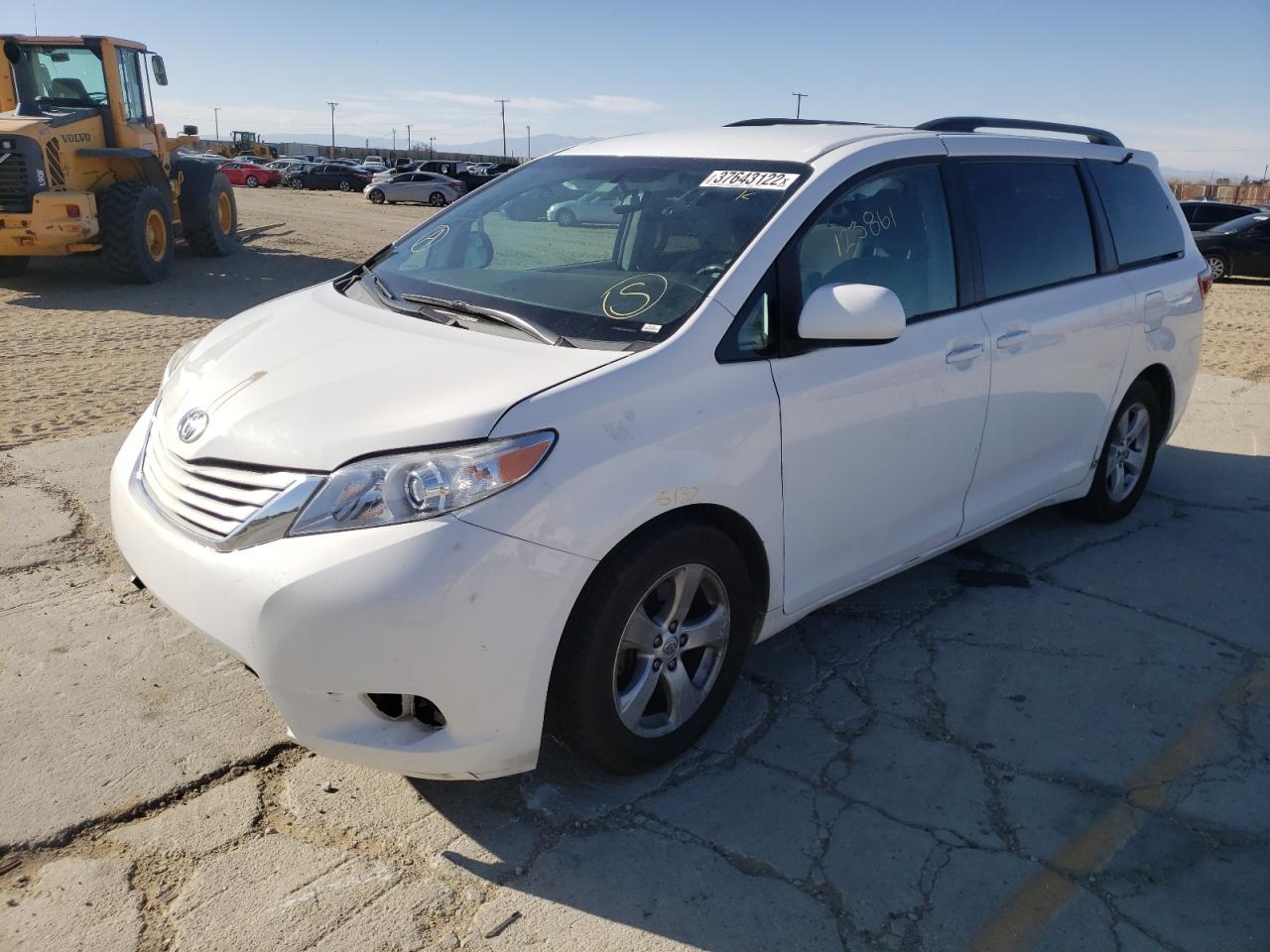 Photo 2 from auction – 2016 TOYOTA SIENNA LE with VIN 5TDKK3DC3GS703463
