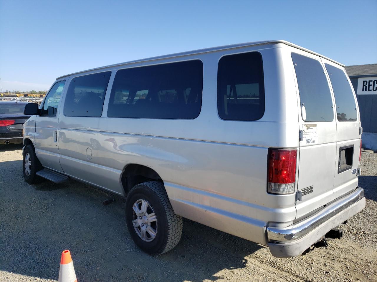 Photo 3 from auction – 2002 FORD ECONOLINE with VIN 1FBSS31L12HB21769