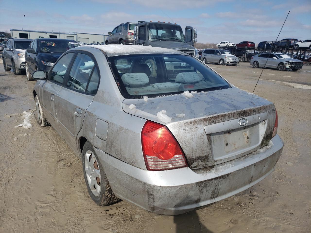 Photo 3 from auction – 2005 HYUNDAI ELANTRA with VIN KMHDN46D95U045003