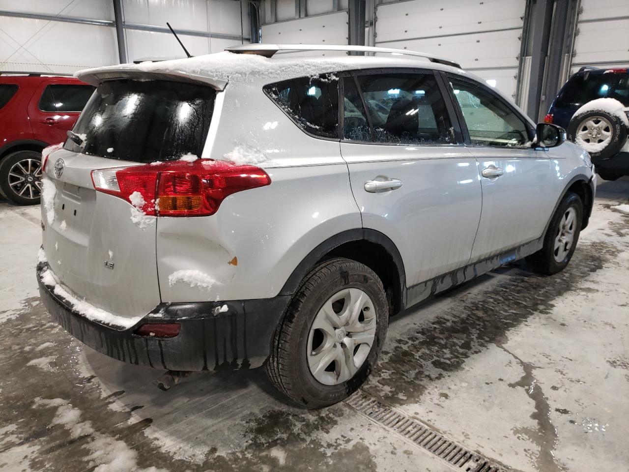 Photo 4 from auction – 2015 TOYOTA RAV4 LE with VIN JTMZFREV3FJ033141