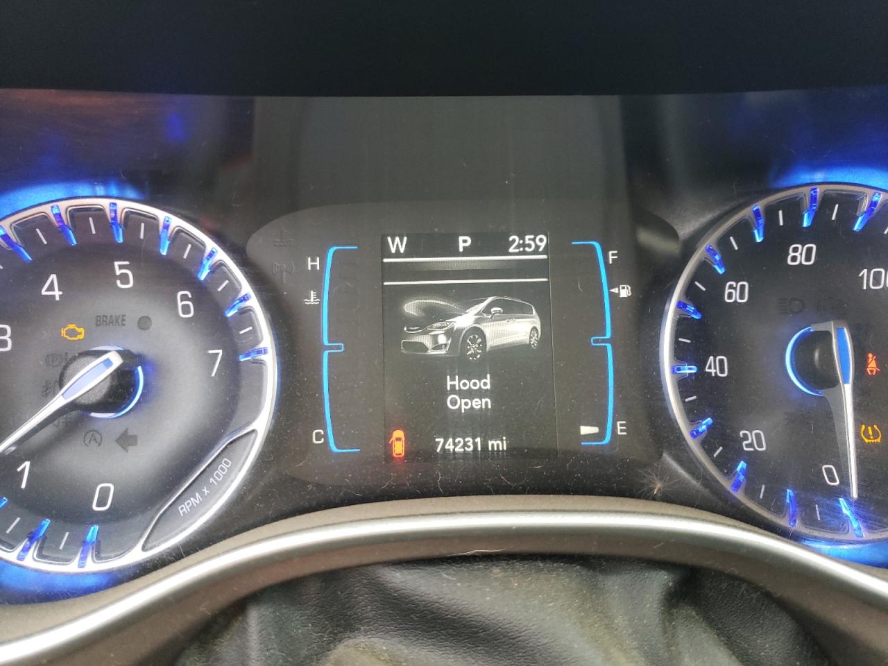 Photo 8 from auction – 2017 CHRYSLER PACIFICA T with VIN 2C4RC1BG0HR745170