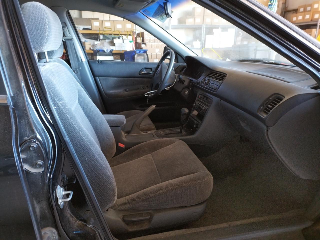 Photo 5 from auction – 1997 HONDA ACCORD with VIN 1HGCD5632VA225734