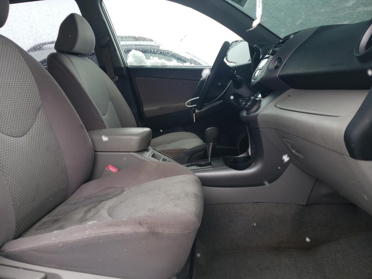 Photo 5 from auction – 2006 TOYOTA RAV4 with VIN JTMBD33V465005266