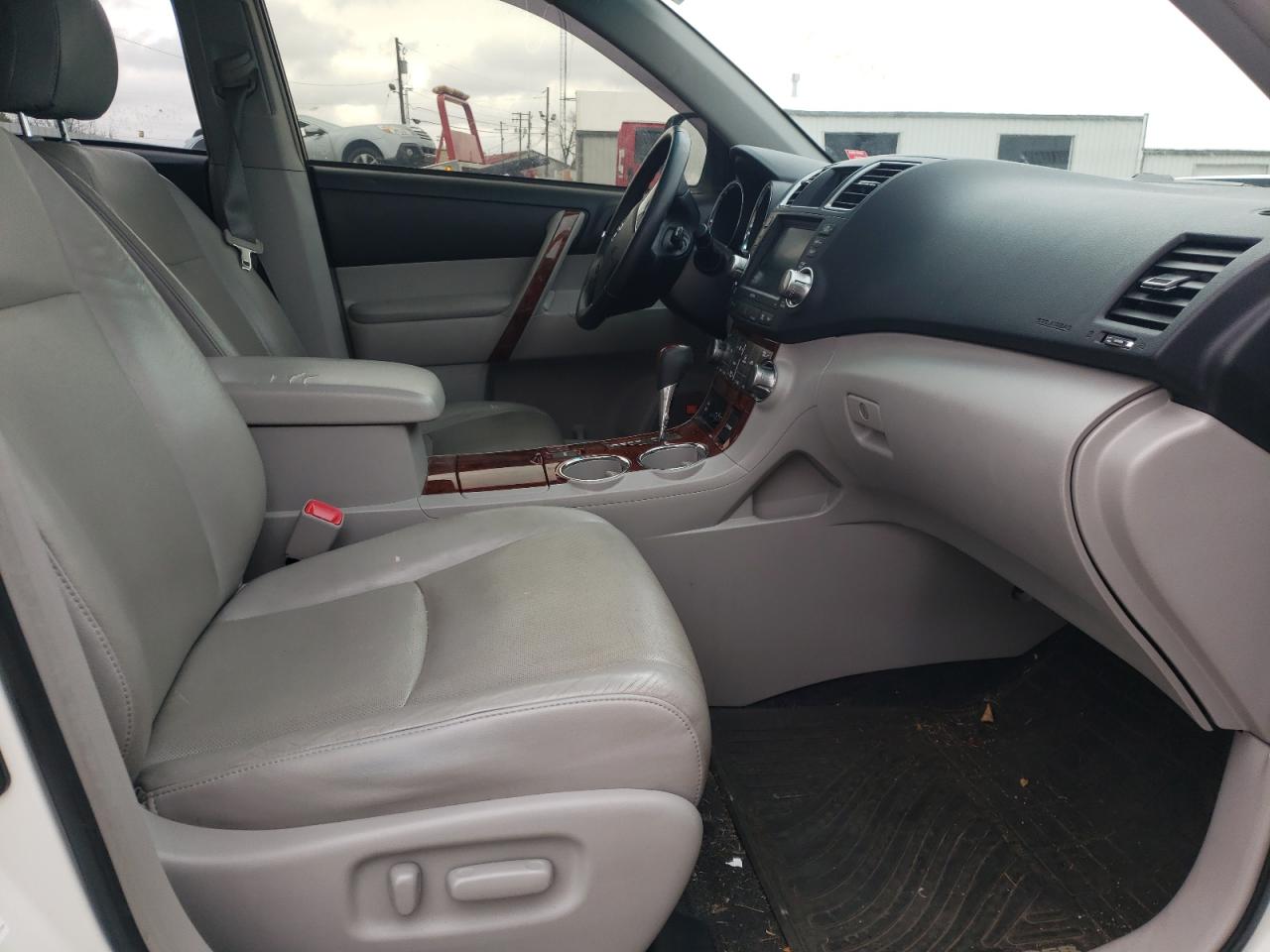 Photo 5 from auction – 2012 TOYOTA HIGHLANDER with VIN JTEDC3EH3C2010566