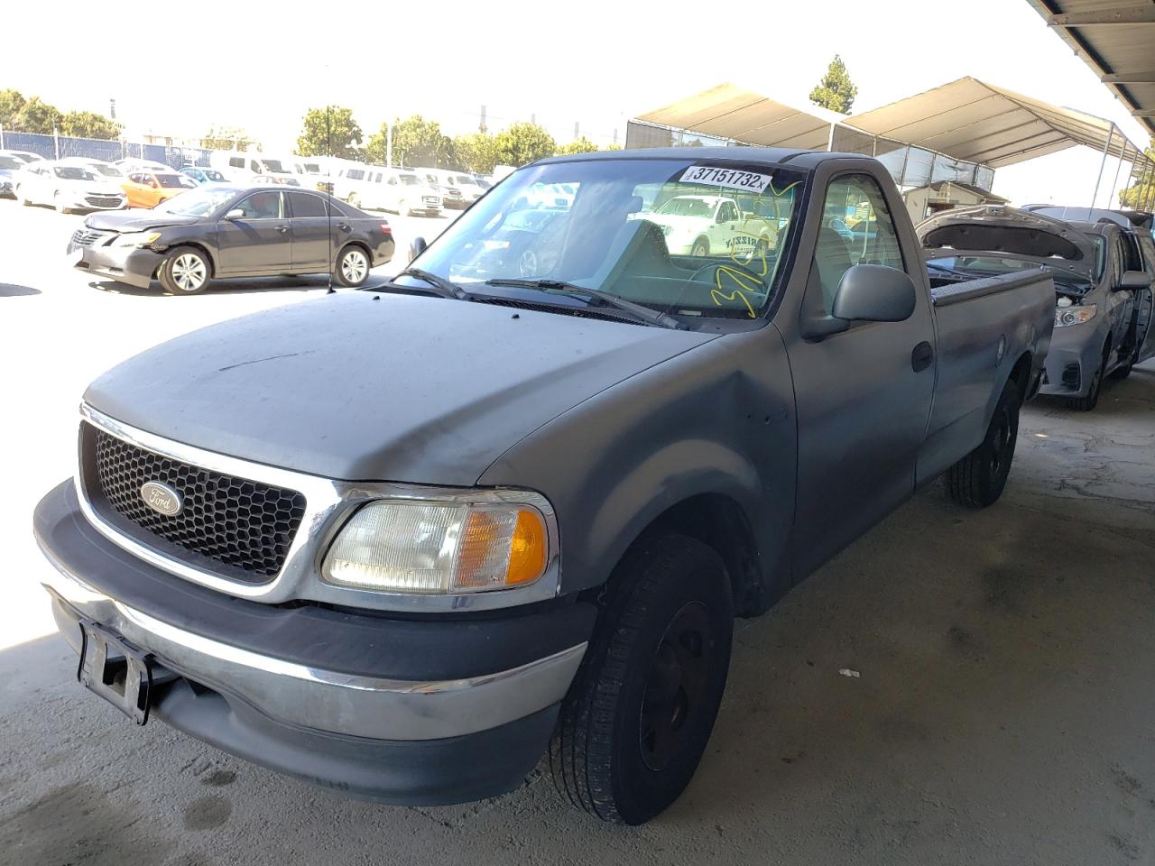 Photo 2 from auction – 2000 FORD F150 with VIN 1FTRF17W6YKA28147