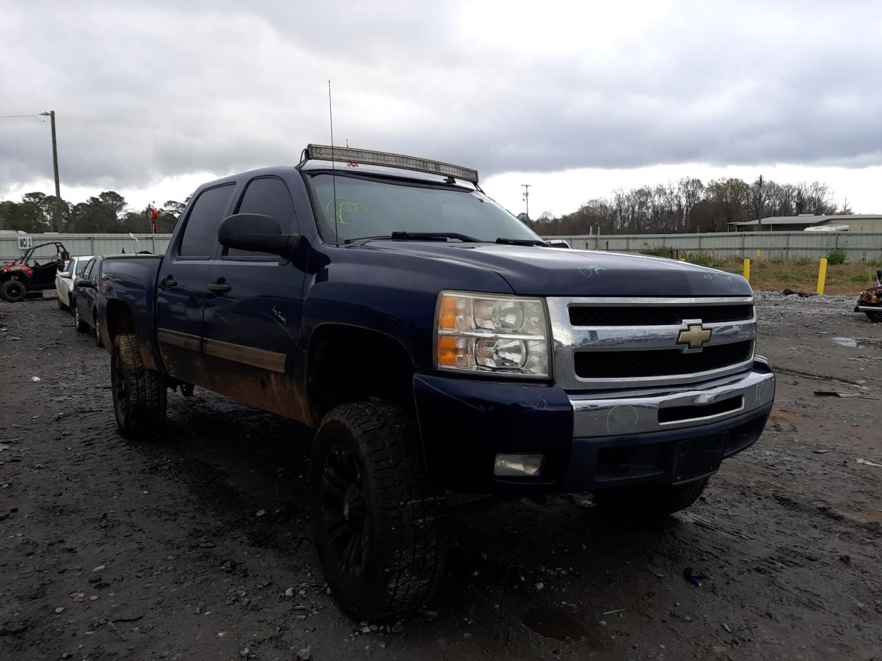 CHEVROLET SILVERADO 2011 with VIN 3GCPKSE32BG288657 - Photo from auction