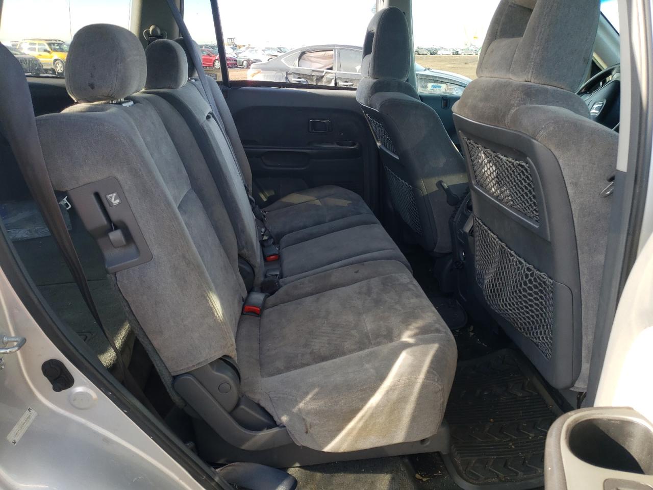 Photo 6 from auction – 2004 HONDA PILOT EX with VIN 2HKYF18434H530065