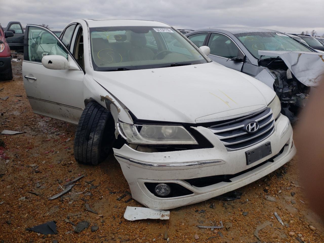 HYUNDAI AZERA GLS 2011 with VIN KMHFC4DD2BA539766 - Photo from auction