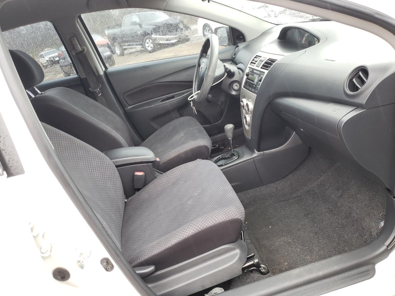 Photo 5 from auction – 2007 TOYOTA YARIS with VIN JTDBT923971175752