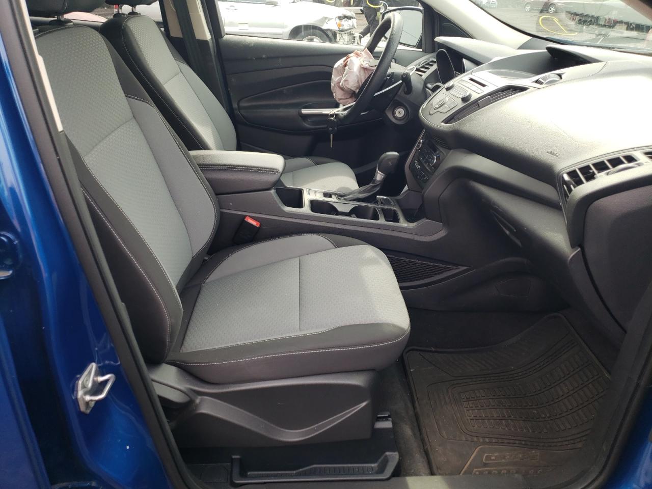 Photo 5 from auction – 2017 FORD ESCAPE SE with VIN 1FMCU9GD8HUB94355
