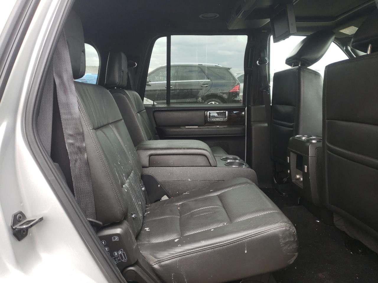 Photo 6 from auction – 2010 LINCOLN NAVIGATOR with VIN 5LMJJ2J57AEJ09298