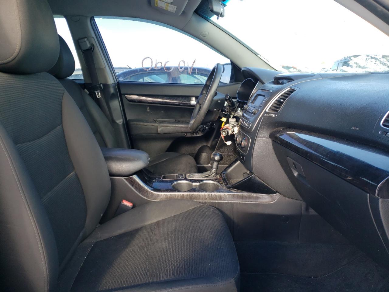 Photo 5 from auction – 2015 KIA SORENTO LX with VIN 5XYKTCA63FG598012