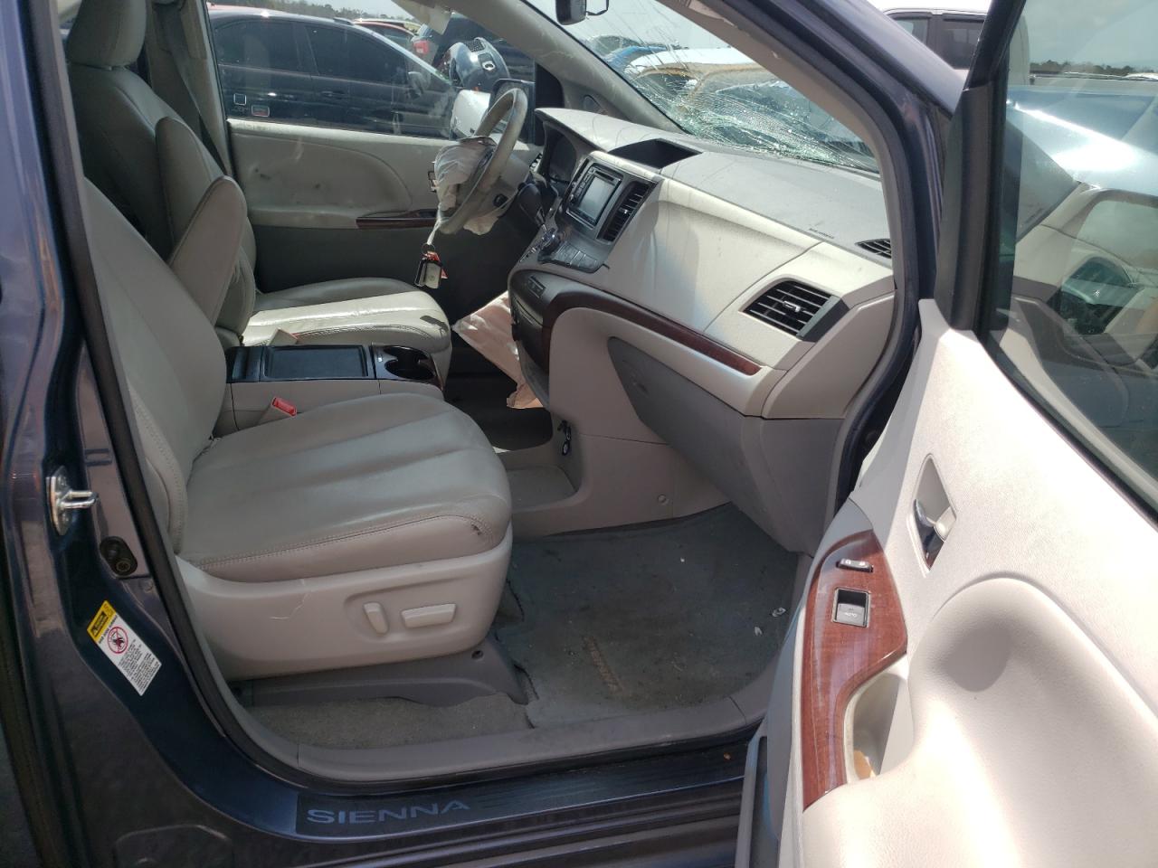 Photo 5 from auction – 2014 TOYOTA SIENNA XLE with VIN 5TDYK3DCXES417360