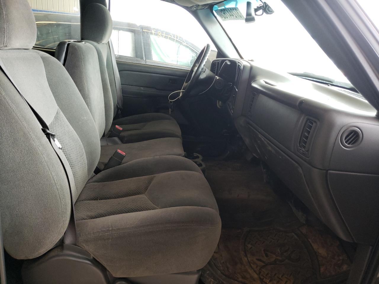 Photo 5 from auction – 2005 CHEVROLET SILVERADO with VIN 2GCEC19V251151953