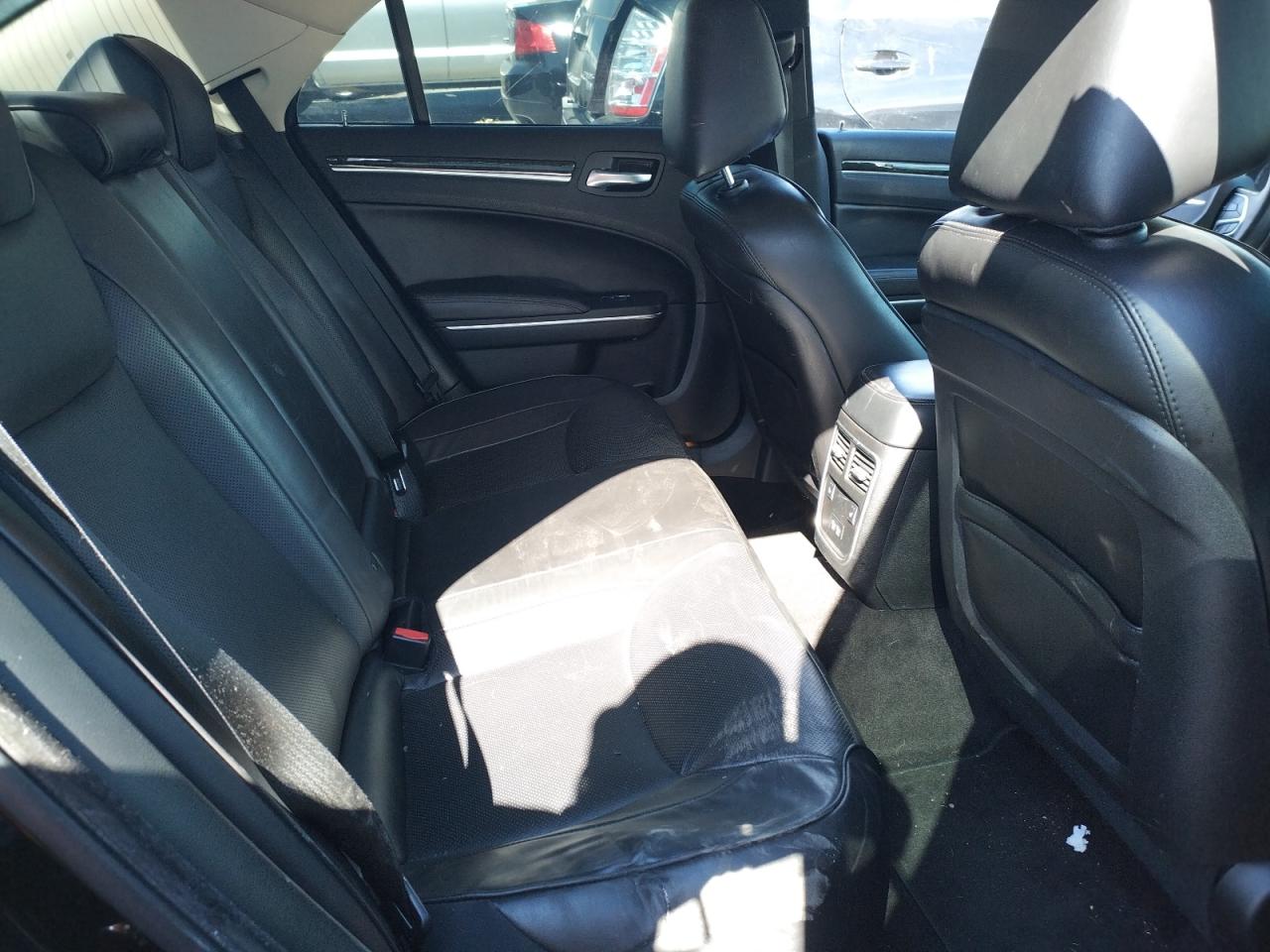 Photo 6 from auction – 2018 CHRYSLER 300 LIMITE with VIN 2C3CCAEG6JH319839