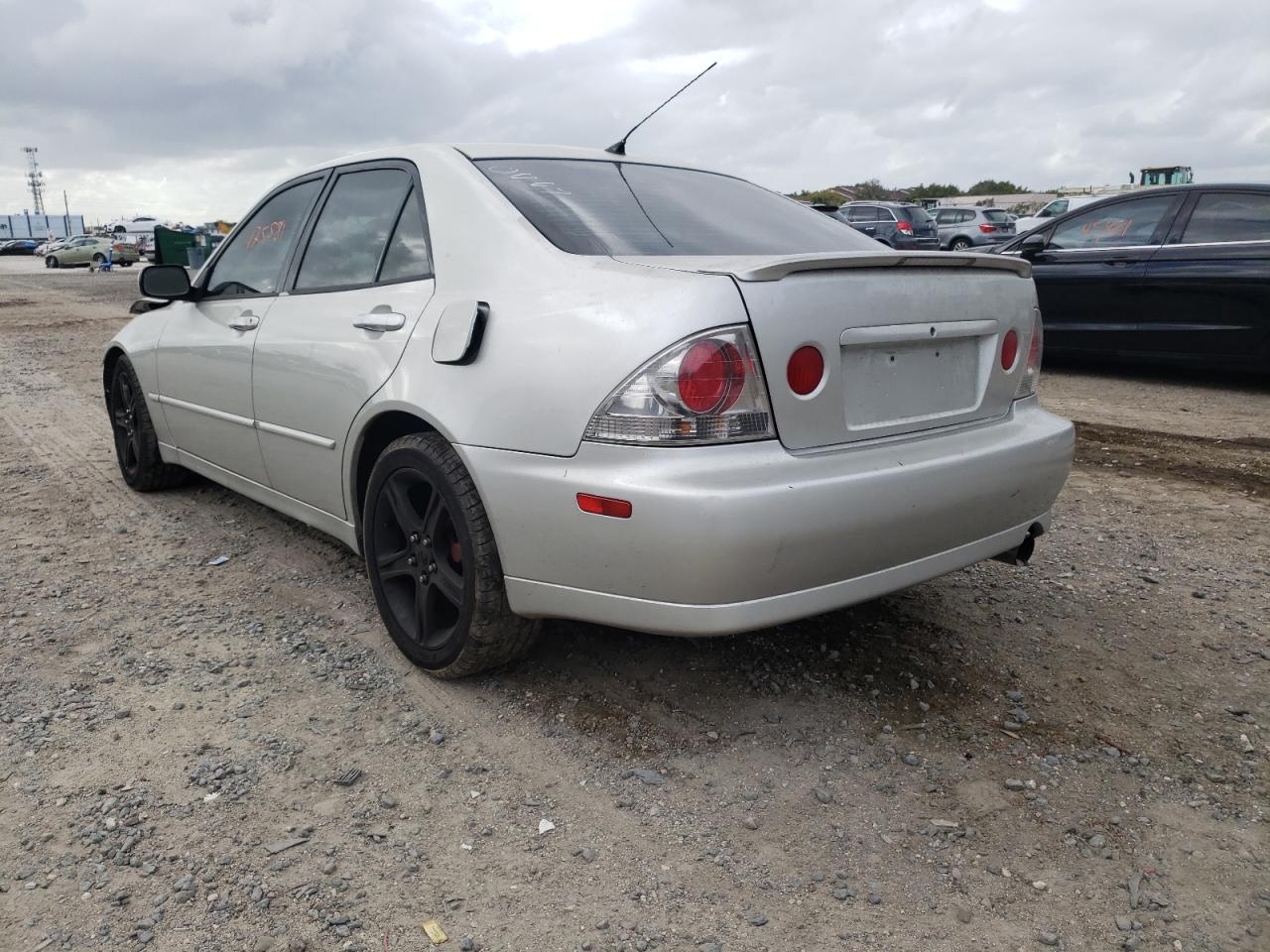 Photo 3 from auction – 2003 LEXUS IS 300 with VIN JTHBD192930080067