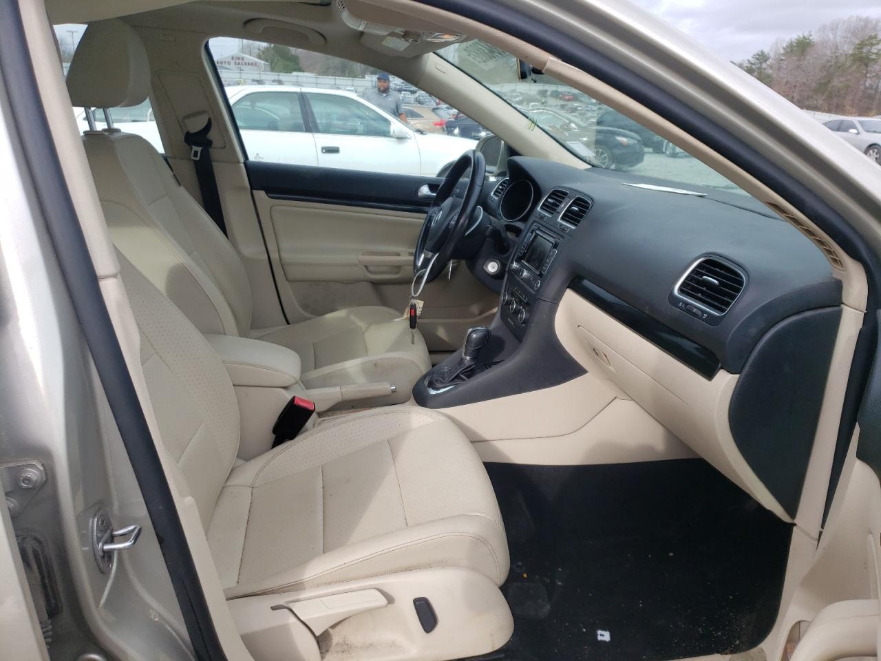Photo 5 from auction – 2014 VOLKSWAGEN JETTA with VIN 3VWPL7AJ7EM606967