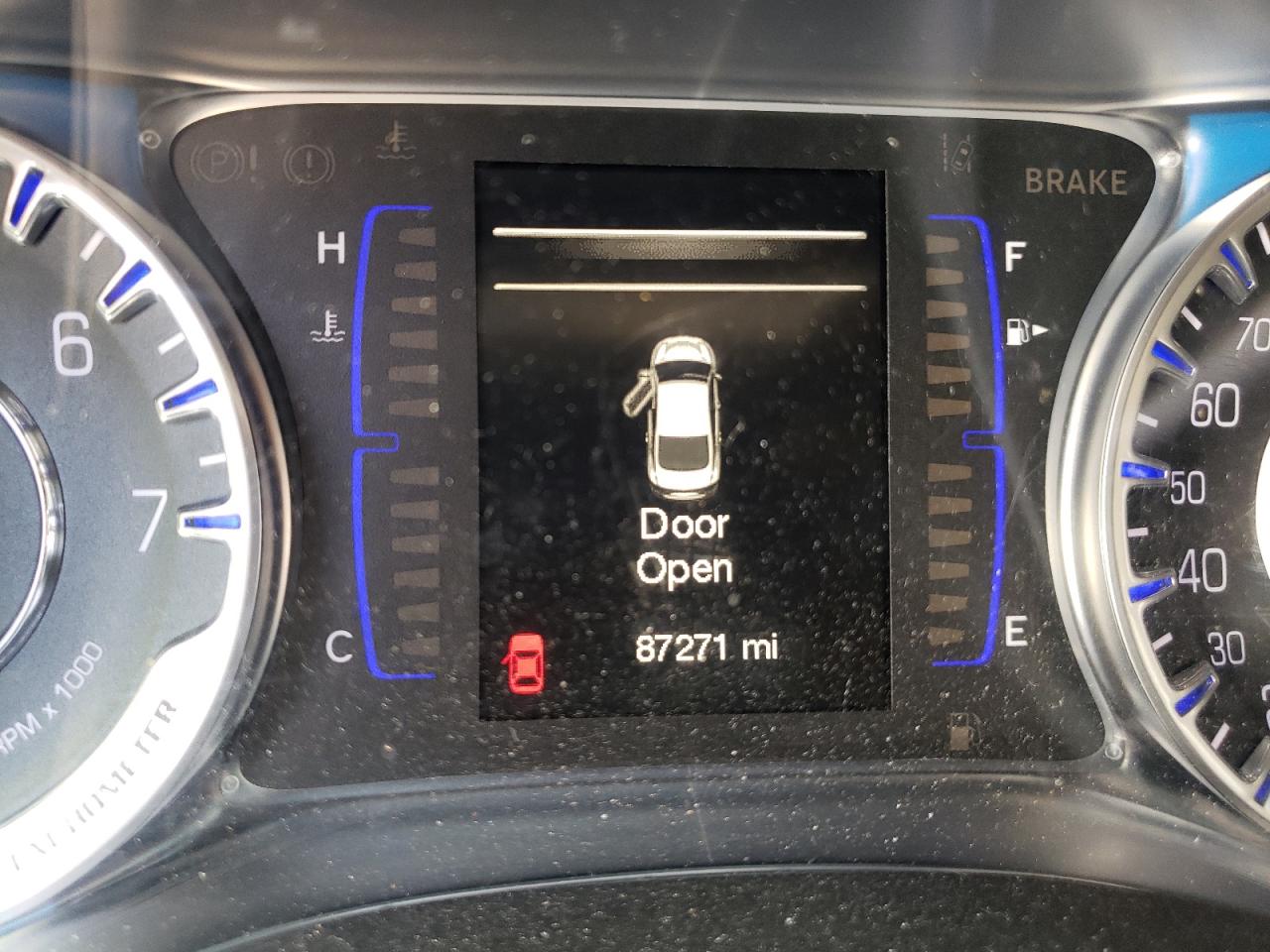 صورة رقم 8 من المزاد - 2015 CHRYSLER 200 LIMITE مع VIN 1C3CCCABXFN547931