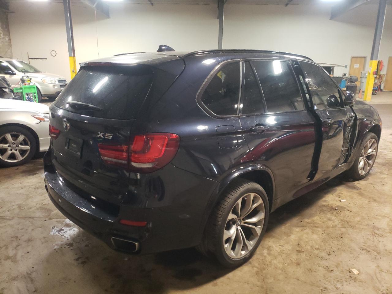 Photo 4 from auction – 2017 BMW X5 XDRIVE5 with VIN 5UXKR6C32H0U13765