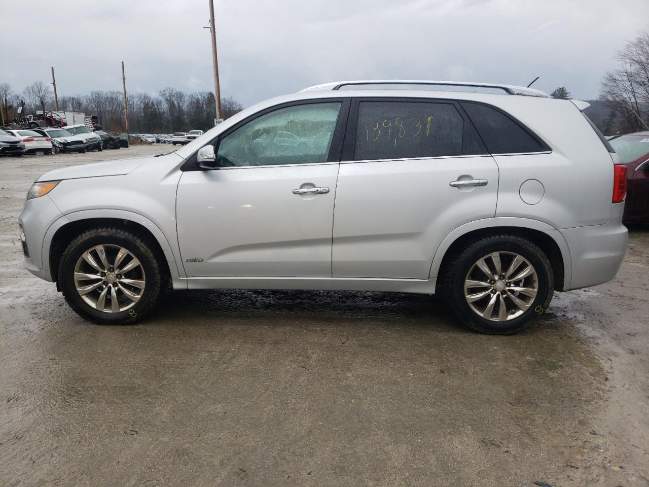Photo 9 from auction – 2011 KIA SORENTO SX with VIN 5XYKWDA22BG100113