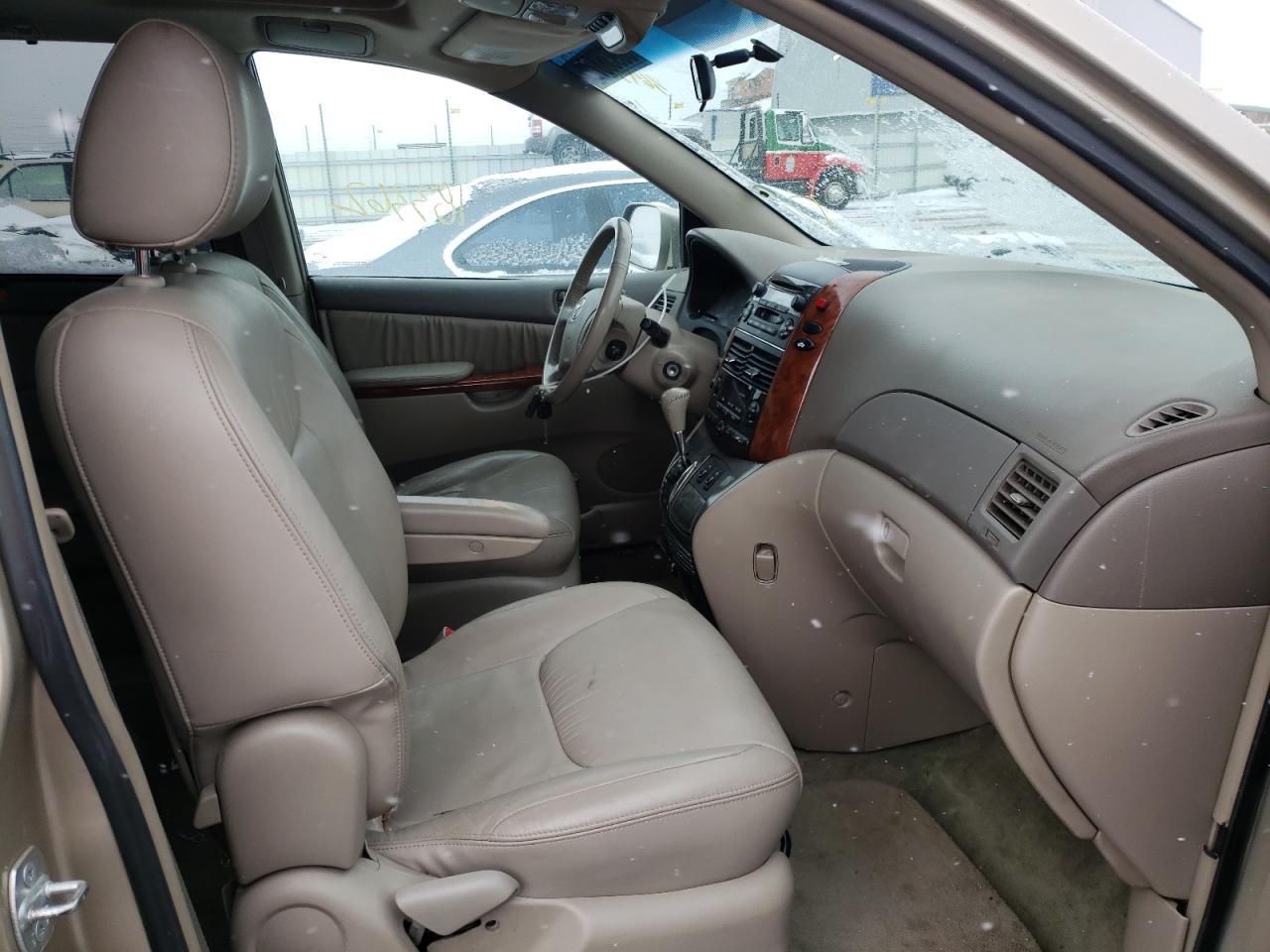 Photo 5 from auction – 2004 TOYOTA SIENNA XLE with VIN 5TDZA22C84S164834