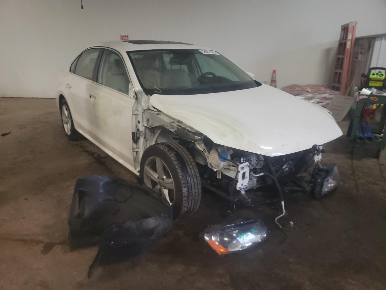 VOLKSWAGEN PASSAT SE 2013 with VIN 1VWBP7A38DC048417 - Photo from auction