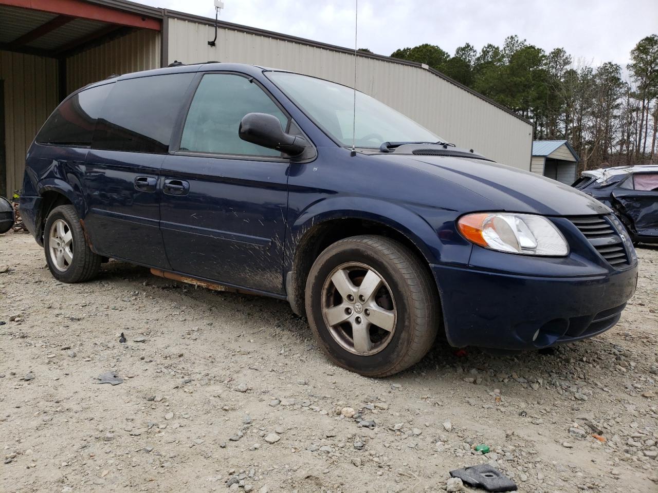 DODGE GRAND CARA 2005 with VIN 2D8GP44L85R135103 - Photo from auction