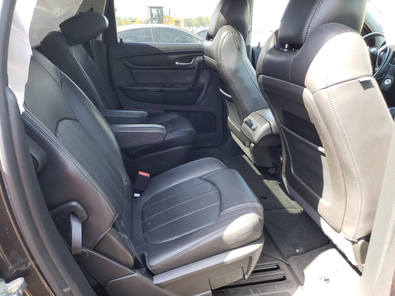 Photo 6 from auction – 2017 CHEVROLET TRAVERSE P with VIN 1GNKRJKD5HJ230974