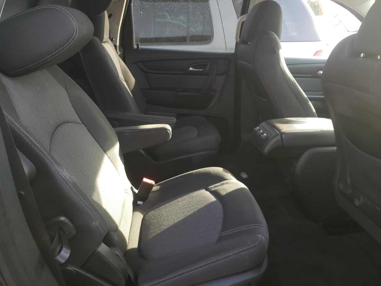 Photo 6 from auction – 2015 CHEVROLET TRAVERSE L with VIN 1GNKRGKD7FJ332096