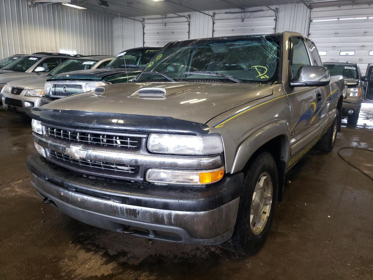Photo 2 from auction – 2001 CHEVROLET silverado with VIN 2GCEK19T711374369