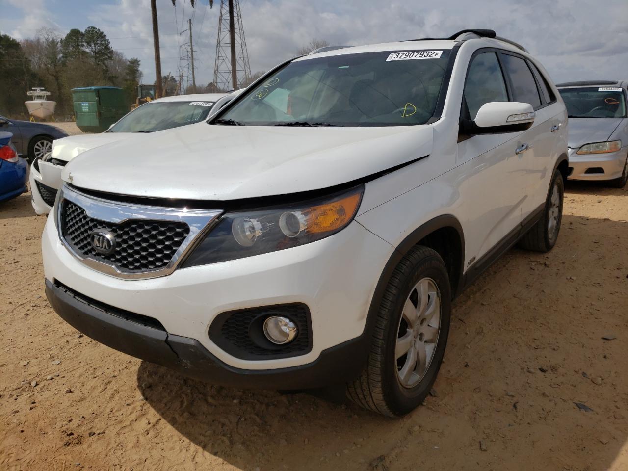 Photo 2 from auction – 2013 KIA SORENTO LX with VIN 5XYKTDA25DG337903