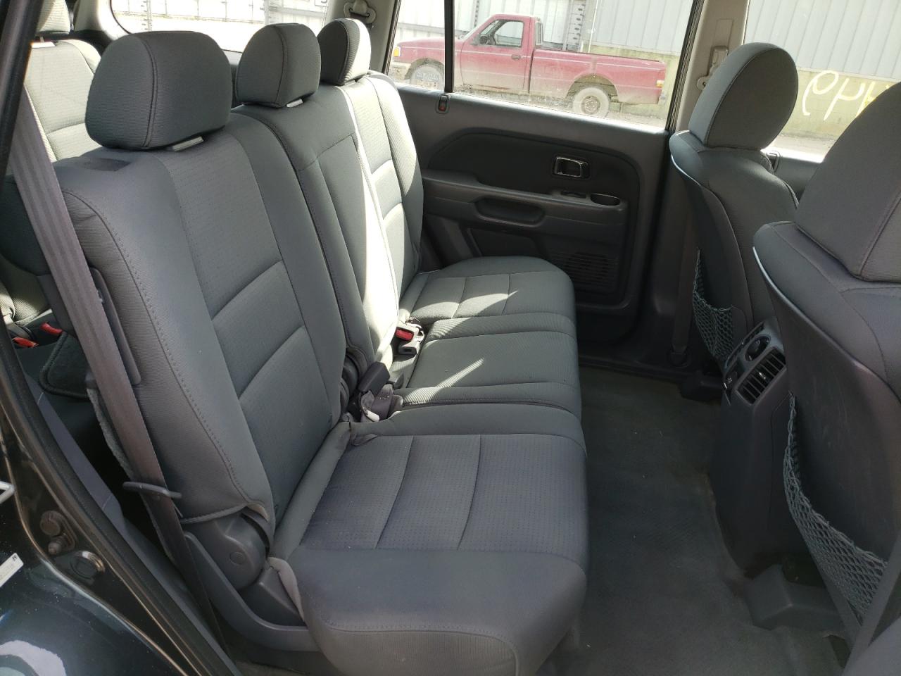 Photo 6 from auction – 2006 HONDA PILOT with VIN 5FNYF18146B021755