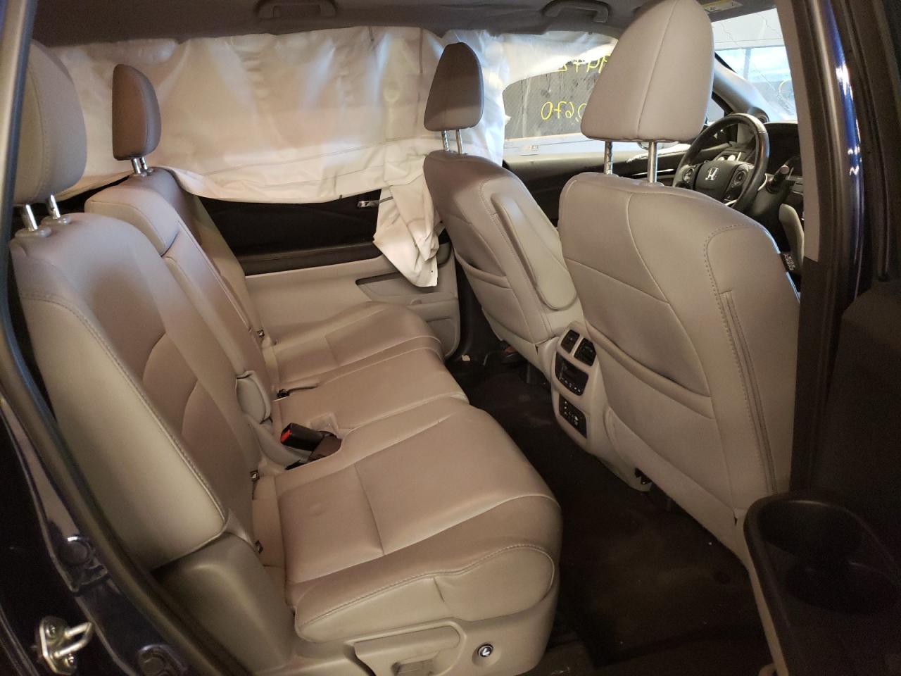Photo 6 from auction – 2017 HONDA PILOT TOUR with VIN 5FNYF6H96HB081347