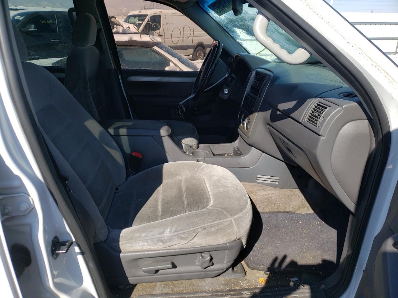 Photo 5 from auction – 2004 FORD EXPLORER X with VIN 1FMZU73K04UC29323
