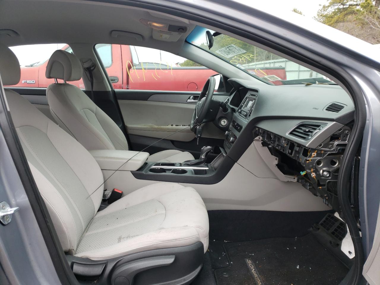 Photo 5 from auction – 2017 HYUNDAI SONATA SE with VIN 5NPE24AF2HH545870