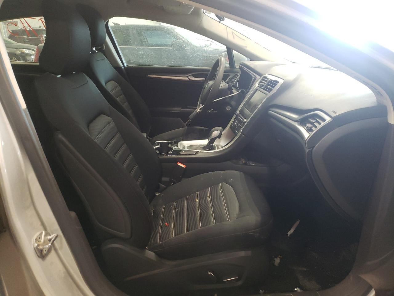 Photo 5 from auction – 2016 FORD FUSION SE with VIN 3FA6P0HD4GR214647