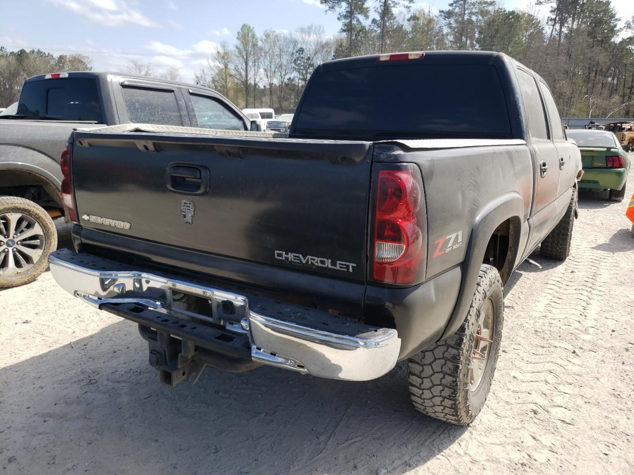 Photo 4 from auction – 2005 CHEVROLET SILVRK1500 with VIN 2GCEK13T951232295
