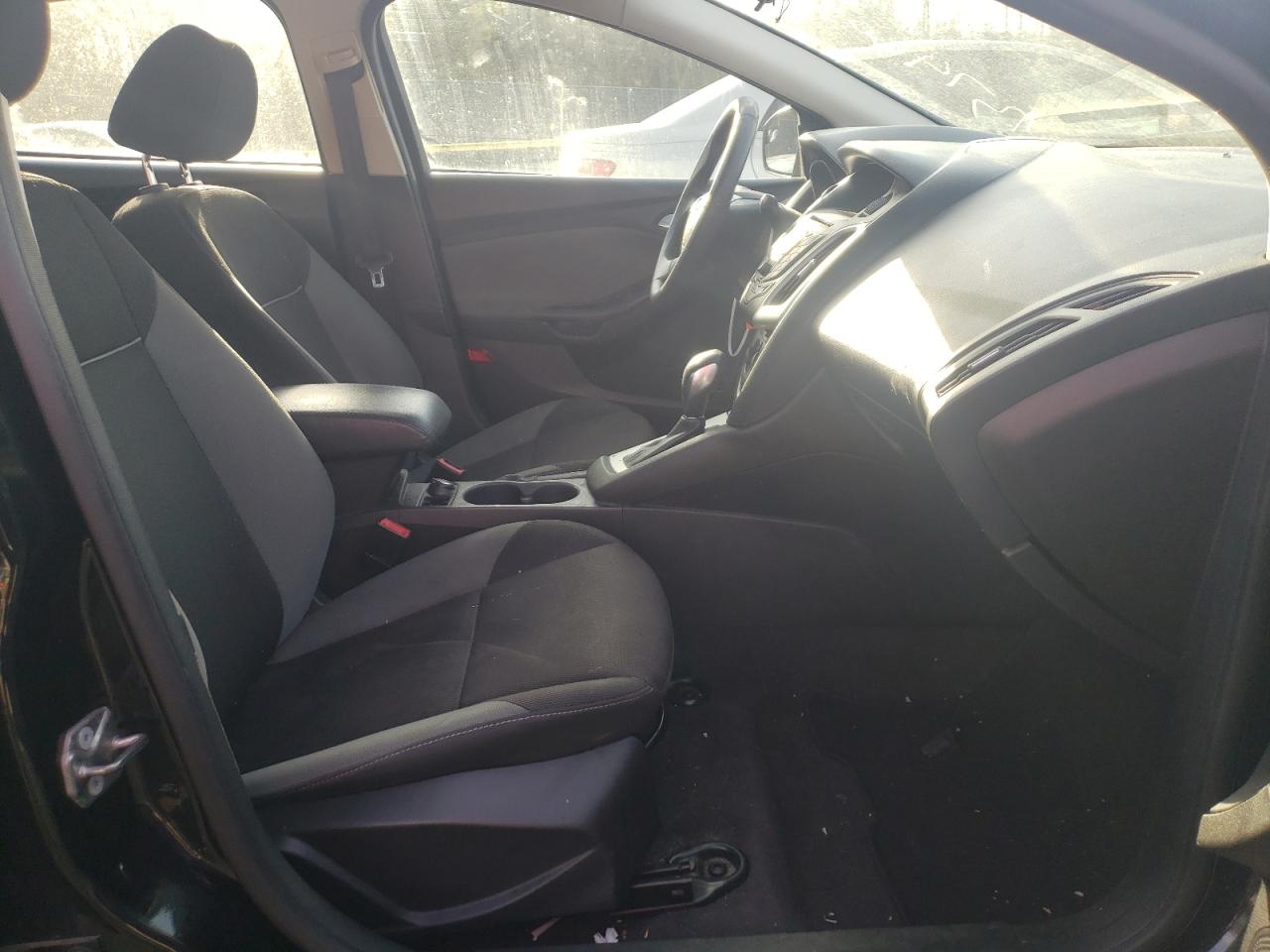 Photo 5 from auction – 2014 FORD FOCUS SE with VIN 1FADP3F21EL387841