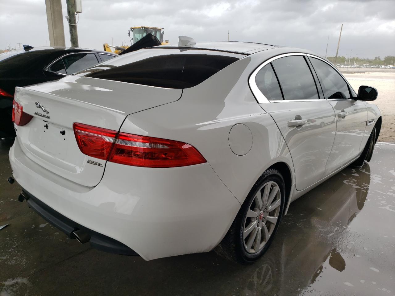 Photo 4 from auction – 2019 JAGUAR XE with VIN SAJAR4FX0KCP48269